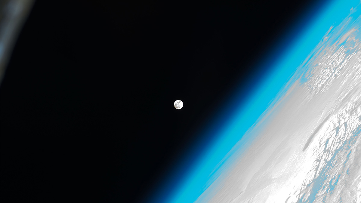 moon and earth's atmosphere