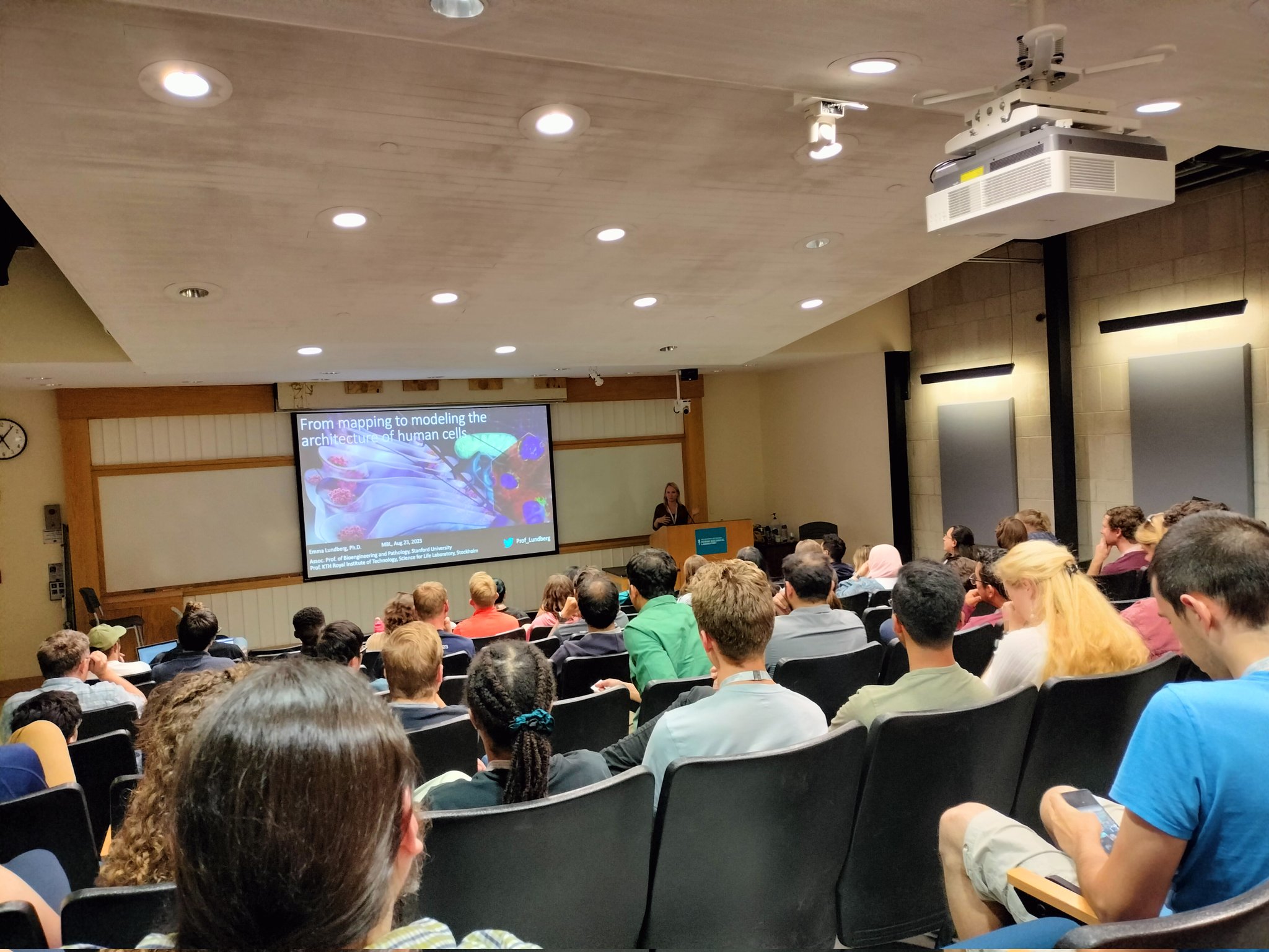 Students from the Optical Microscopy (OMIBS) and Deep Learning 2023 Advanced Research Training Courses in a lecture in Speck Auditorium. 