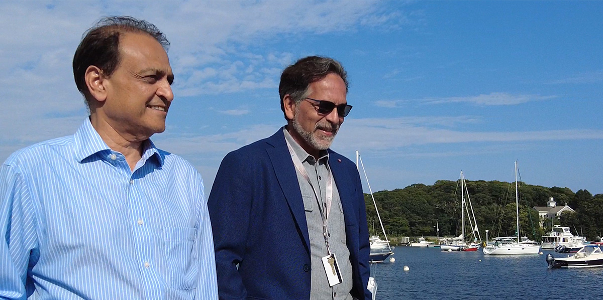 Nipam Patel and Alejandro Sanchez Alvarado at MBL 2 Credit Stowers Institute.jpg