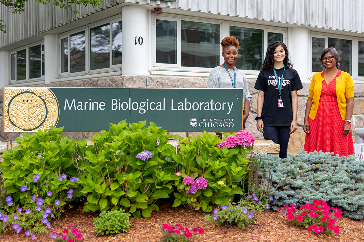 From left, Hampton University undergraduates Pa-Shun Hawkins and T’Kiyah Reeves are spending the summer at MBL with their biology professor, Indu Sharma, MBL’s 2021 E.E. Just Fellow. Credit: Dee Sullivan