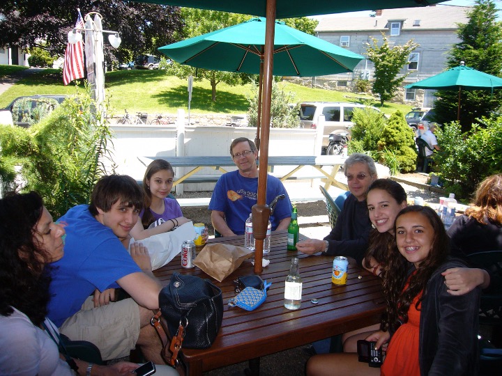 6. Liz Jonas, Steve Zottoli (center, trustee of the Grass Foundation/Grass Lab at MBL), and Len Kaczmarek with students in 2006. Credit: J. Marie Hardwick