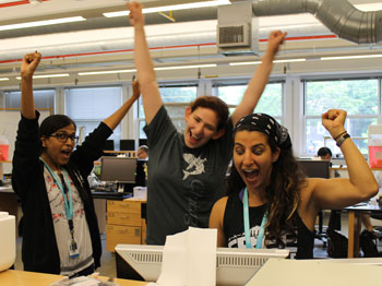 From left: NS&B students Manisha Sinha, Indian Institute of Science, Hilary Katz, University of Chicago, and teaching assistant Dalia Salloum from Rutgers University celebrate a successful experiment. Credit: Rayna Harris