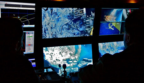 The R/V Falkor’s control room during a dive of the remotely operated vehicle ROPUS to Axial Seamount to collect samples, Oct. 2013. Credit: Carola Buchner