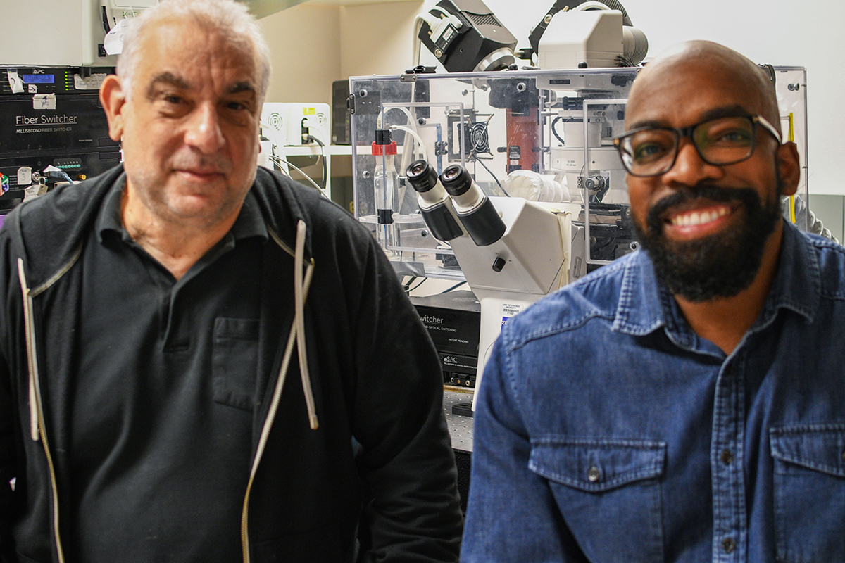 University of Chicago neurobiologists William Green (left) and Okunola Jeyifous in the university’s Light Microcopy Imaging Core, Biological Sciences Division. Photo courtesy of W. Green.
