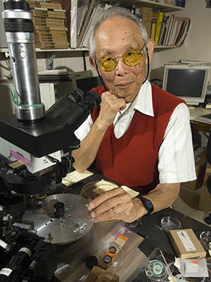 Shinya Inoué at the MBL in 2006. Credit: Tom Kleindinst