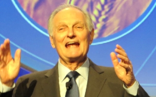 Alan Alda delivers the plenary talk at the 2014 annual meeting of the American Association for the Advancement of Science Credit: Alan Kotok Flickr (CC BY-SA 2.0)