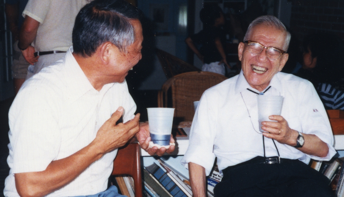 Shinya Inoué, left, with his mentor, Katsuma Dan in 1988. Credit: MBL Archives