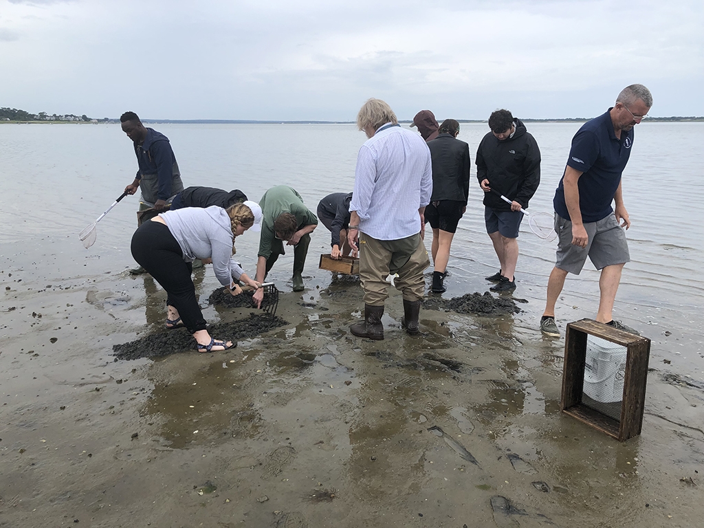 David Remsen at right collecting invertebrates with University of Chicago students in 2021.