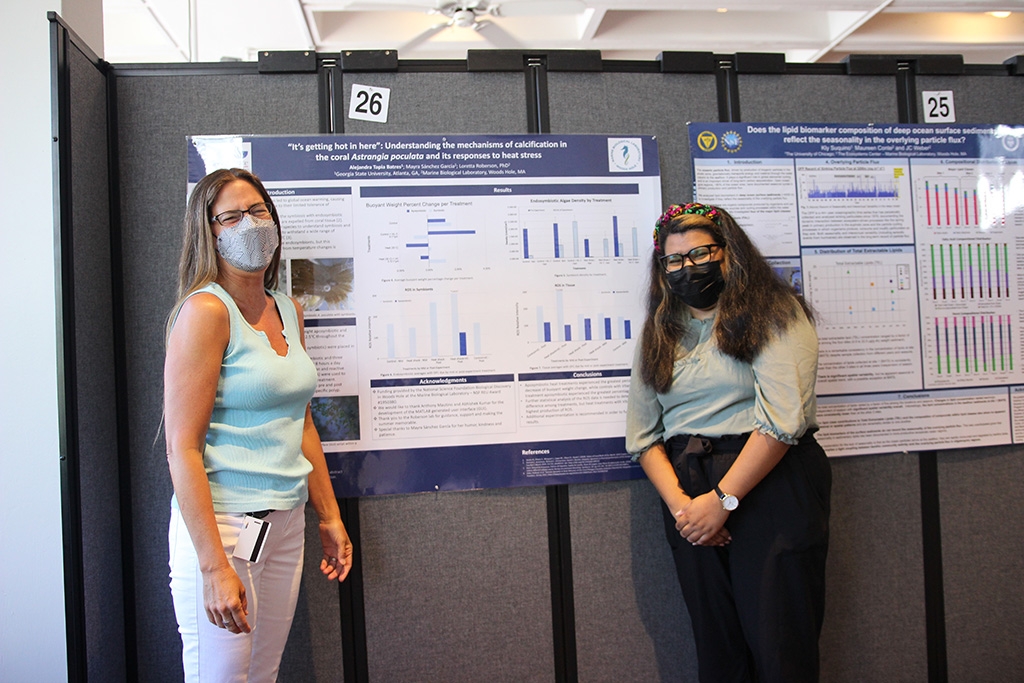 Alejandra Tapia Batras (right), senior at Georgia State University, worked with MBL Associate Scientist Loretta Roberson (left)