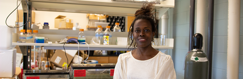 2022 Whitman Fellow Mandë Holford in her lab.