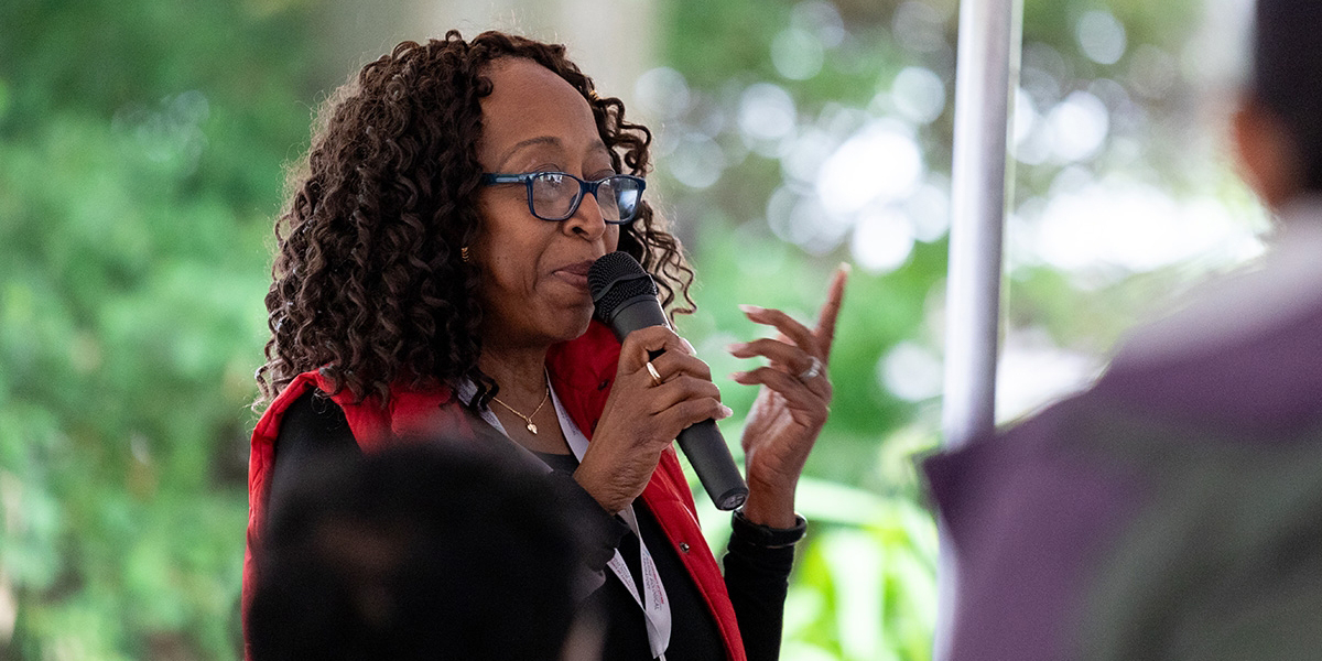 Jean King, welcomes students, faculty, visiting scientists, courses directors, and staff to the MBL Alumni Association.