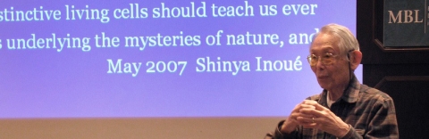 Shinya Inoue lecturing at MBL in 2007 Photo by Dyche Mullins
