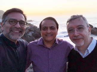 From left, Alejandro Sánchez-Alvarado (Stowers Institute), MBL Director Nipam Patel, and Roberto Mayor (University College, London) are among the faculty of the Quintay course.