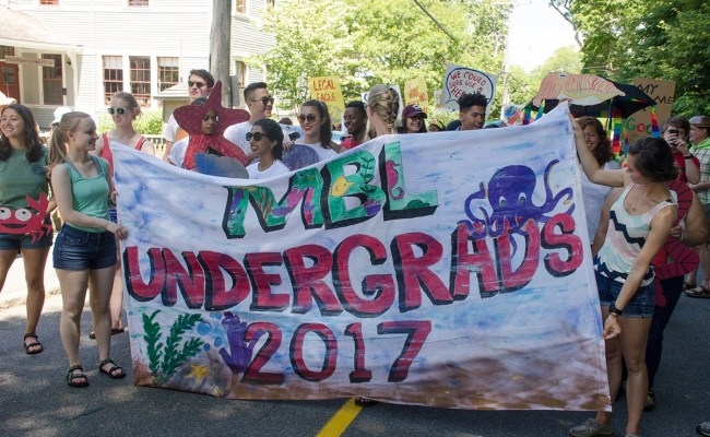 MBL Undergraduate students march in the Woods Hole 4th of July Parade (2017).