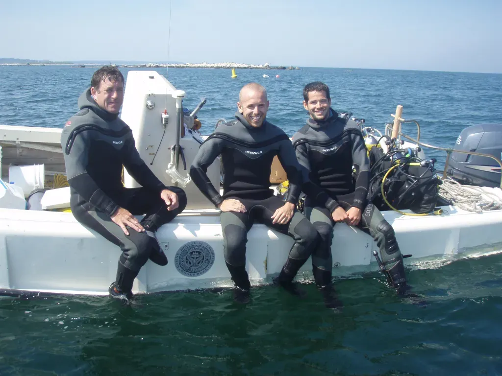 Three MBL Divers on the Boston Whaler Outrage Hull #001 in 2008. From Left: Dive safety office and collector William Grossman, David Bailey, Rhys Probyn. 